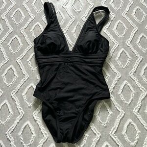 Freshwater medium bathing suit black.   A434